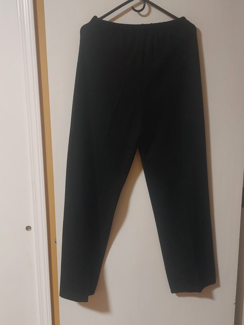 Black Elastic-Waist Sweater Pants